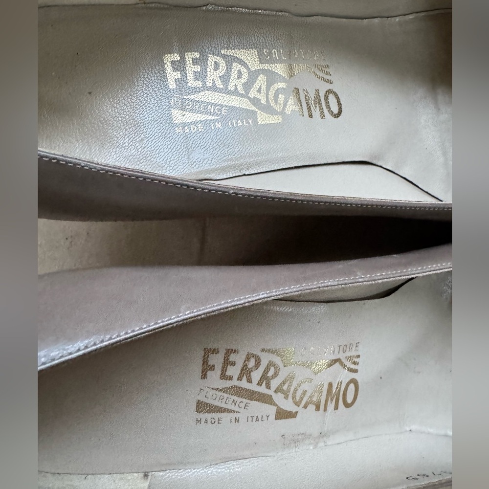 VTG Salvatore Ferragamo Two Tone Low Heel (2.5”) Pumps in Taupe & Metallic Toe 9 - Picture 11 of 13